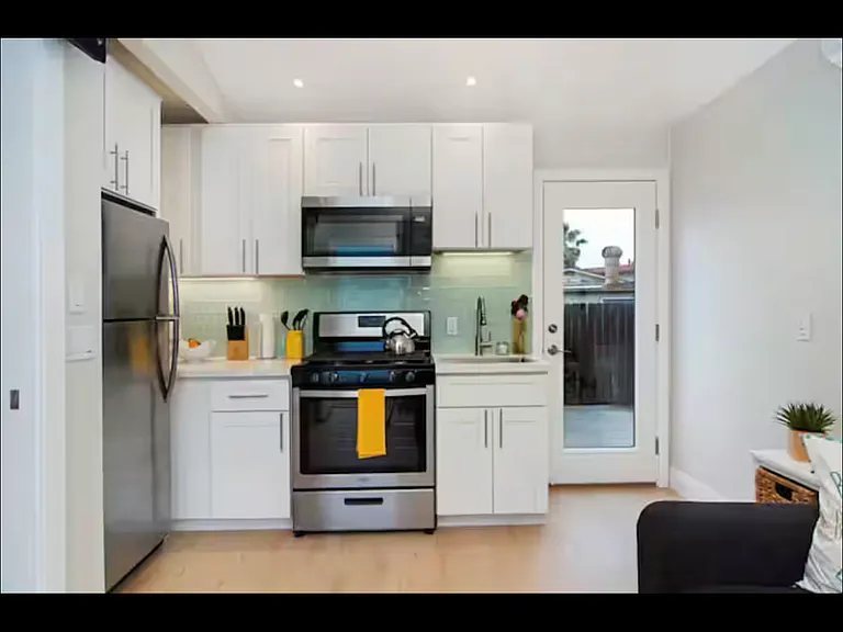 5124 Voltaire St — Photo 4