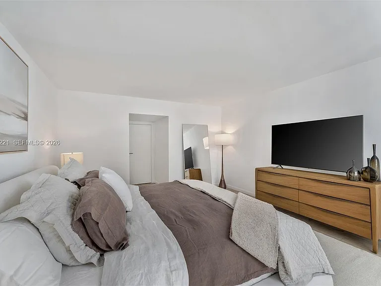 2301 Collins Ave #902 — Photo 20