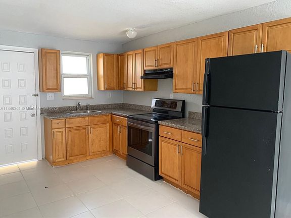 4th image of 860 NW 6th Ave #B