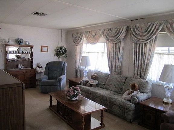 4th image of 105 Saint James Ct #105