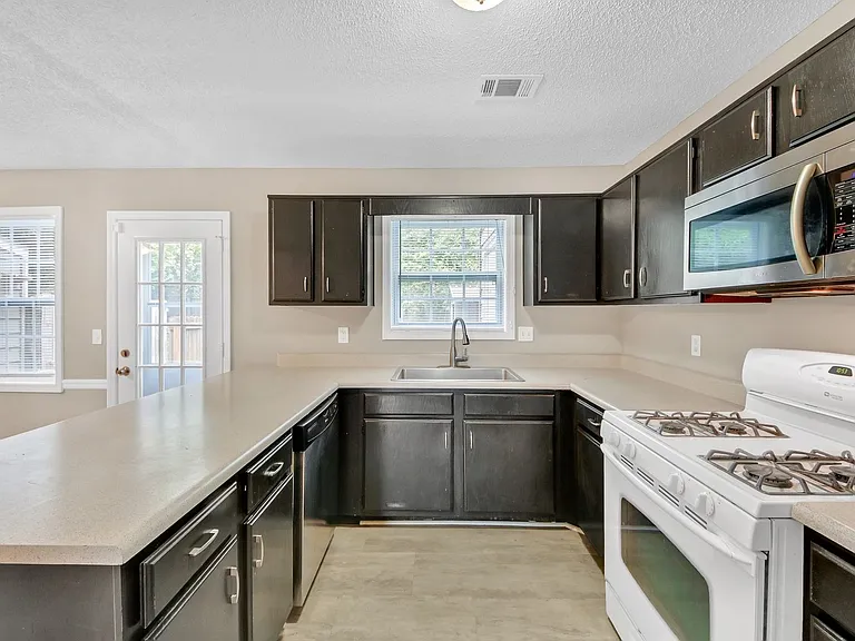 4000 Sand Wedge Cir NW — Photo 5
