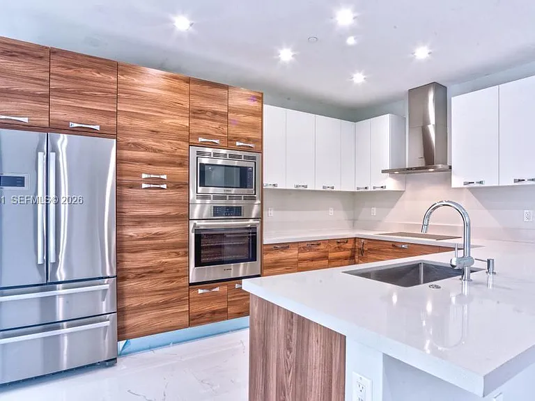 718 Valencia Ave #202 — Photo 10