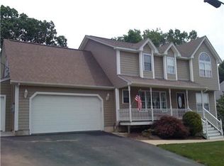 15 Alexander Dr, West Warwick, RI 02893