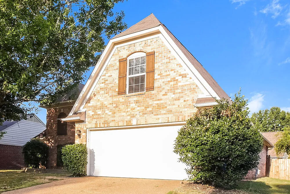 3 bed, 2.0 bath, 2195 sqft, $2,045 — Photo 4