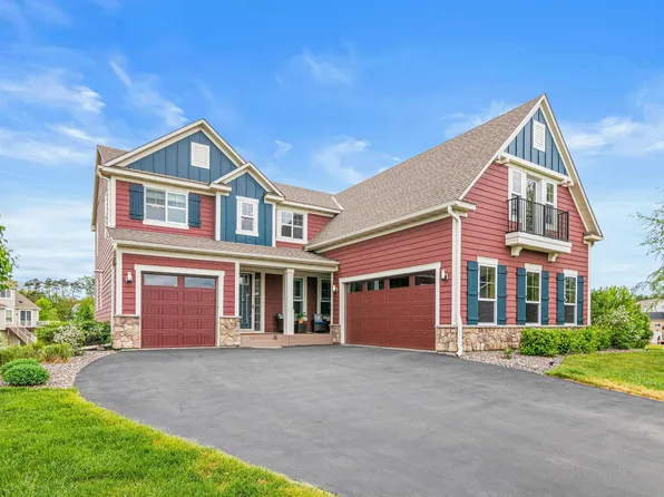 22 Alcott Ct, North Oaks, MN 55127
