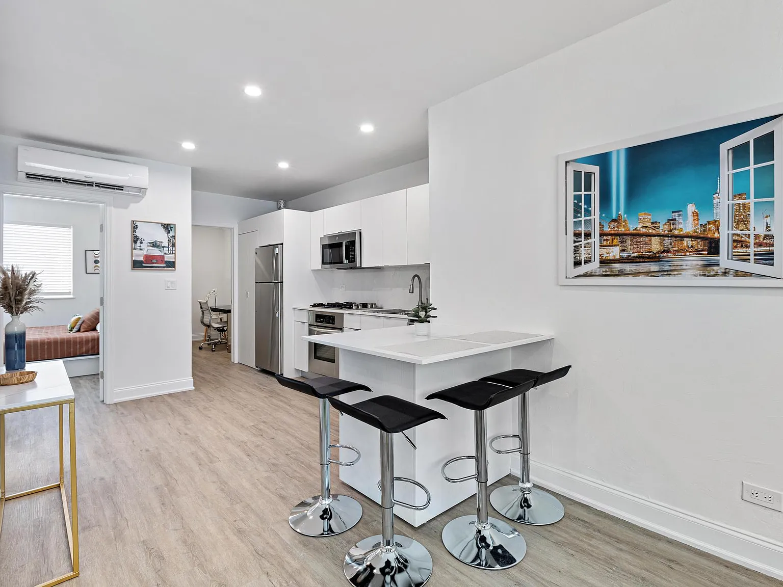 855 Jefferson Ave — Photo 2