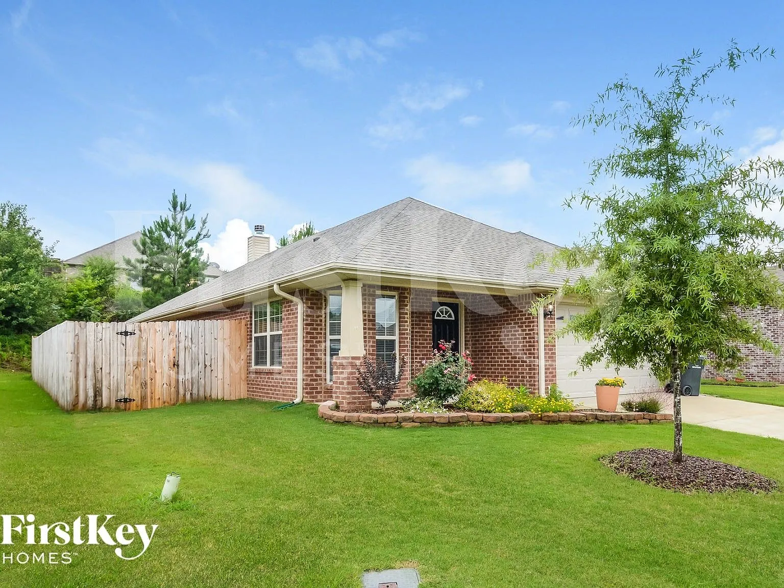 3 bed, 2.0 bath, 1725 sqft, $2,155 — Photo 1