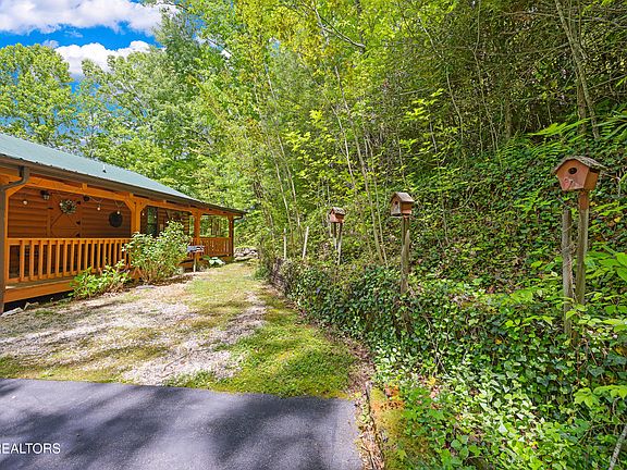 3rd image of 951 Emilyville Way
