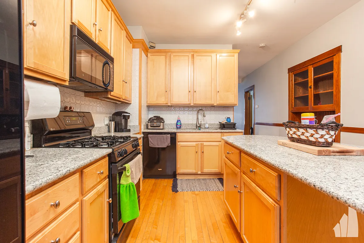 3 bed, 2.0 bath, 1800 sqft, $3,850 — Photo 1