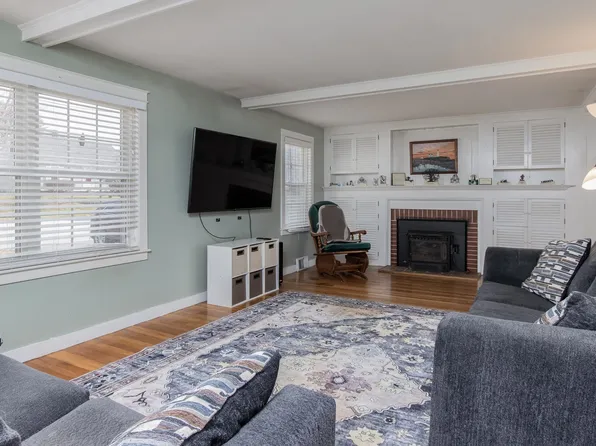 10 Burnside Street, Nashua, NH 03064-1519