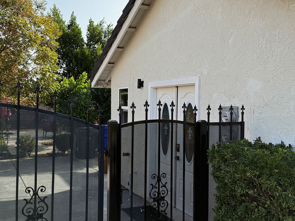 Main entrance on the back will be a fence