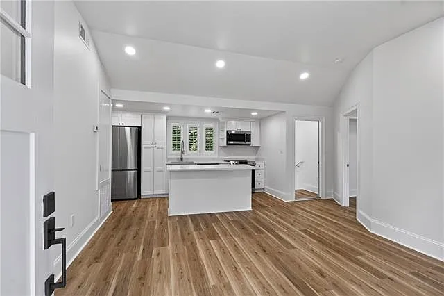 2 bed, 2.0 bath, 800 sqft, $2,100 — Photo 3
