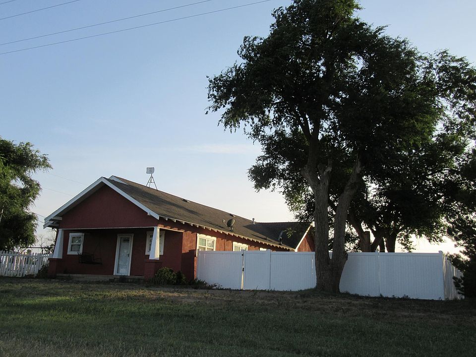 Front porch and yard.