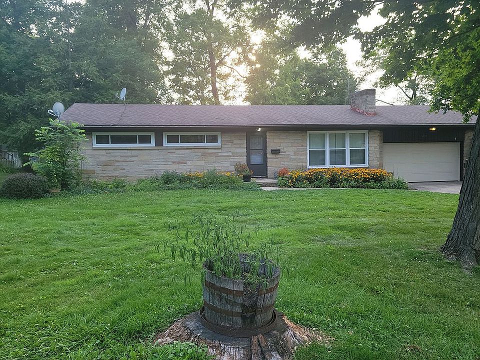 1st image of 1872 Red Oak Dr