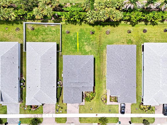 3rd image of 11621 SW LYRA Drive