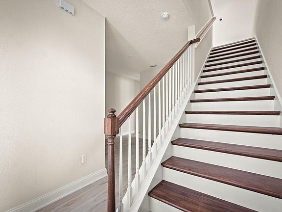 5th image of 42 Banfield Ln