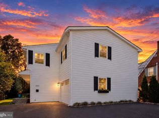 391 Sugartown Rd, Wayne, PA 19087