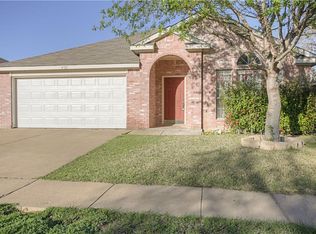 4722 Grovetree Ln, Garland, TX 75043
