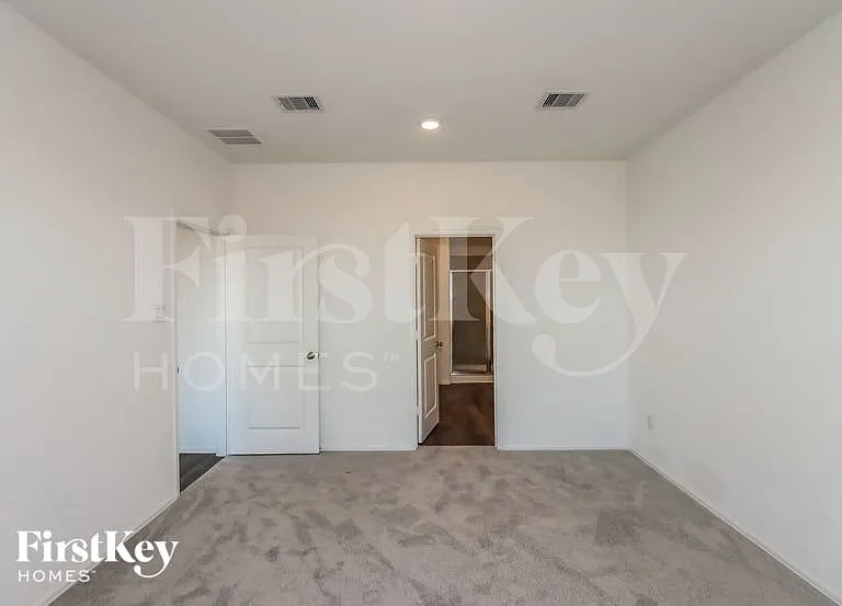 7307 Hillside Ave — Photo 8