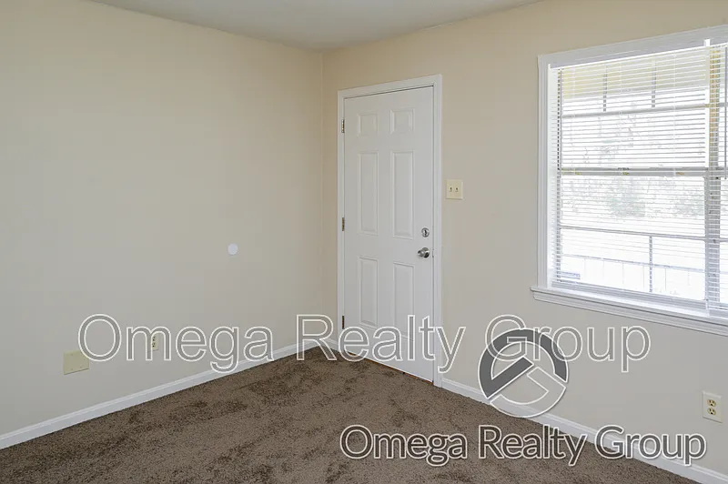 Crestmont Apartments — Photo 3