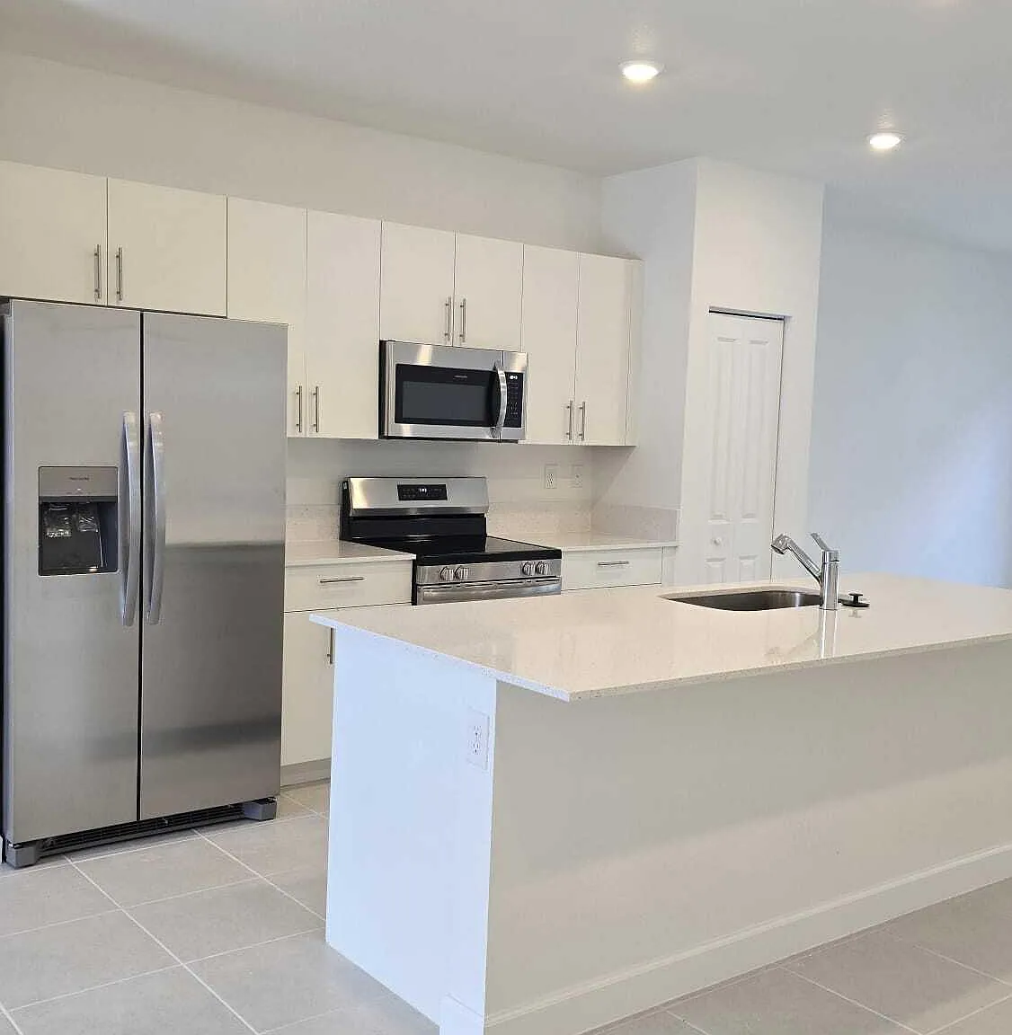 3 bed, 2.5 bath, 1574 sqft, $2,500 — Photo 4