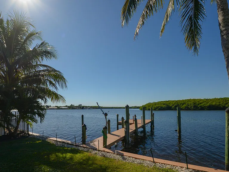 110 SW Hideaway Pl — Photo 32