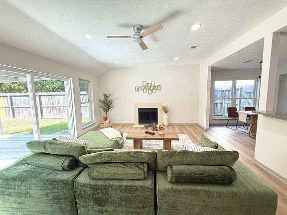4th image of 3826 Manordale Dr
