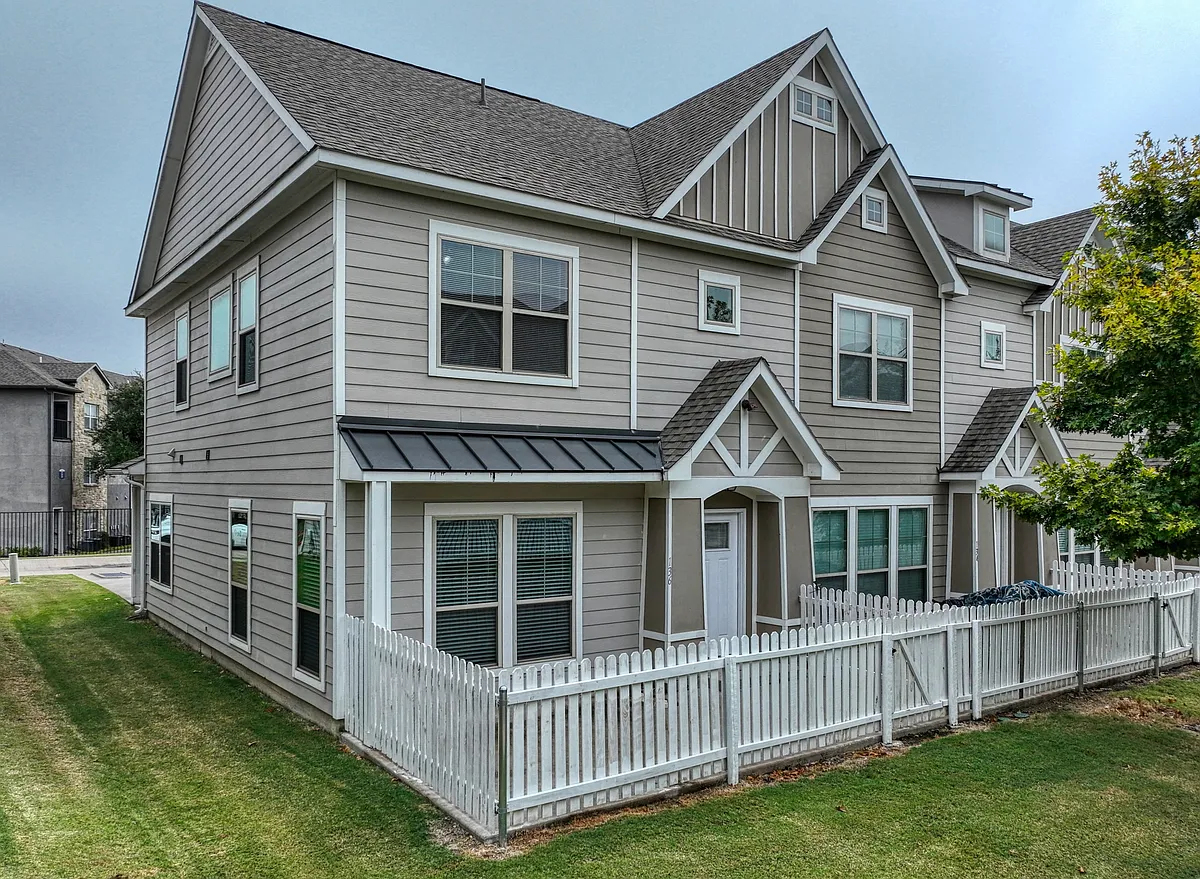 Fenced in back patio - Maple Ridge Townhomes