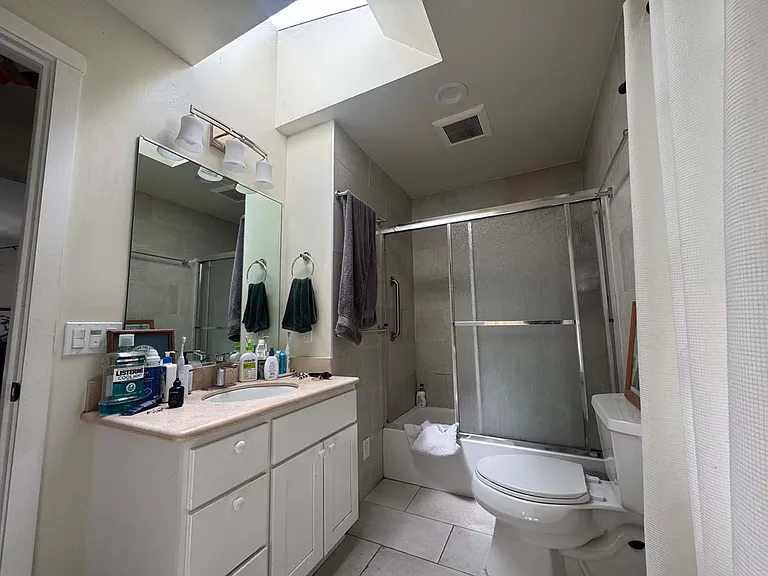 2836 Derby St — Photo 20
