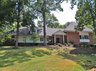 2480 Town And Country Ln, Saint Louis, MO 63131