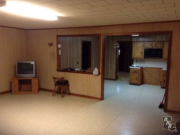 3rd image of 207 Carolyn Ave