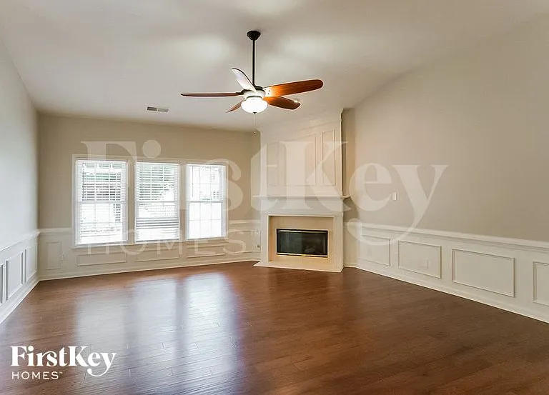 2936 Stillwater Dr — Photo 3
