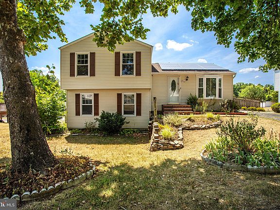 2nd image of 802 New Orchard Pl