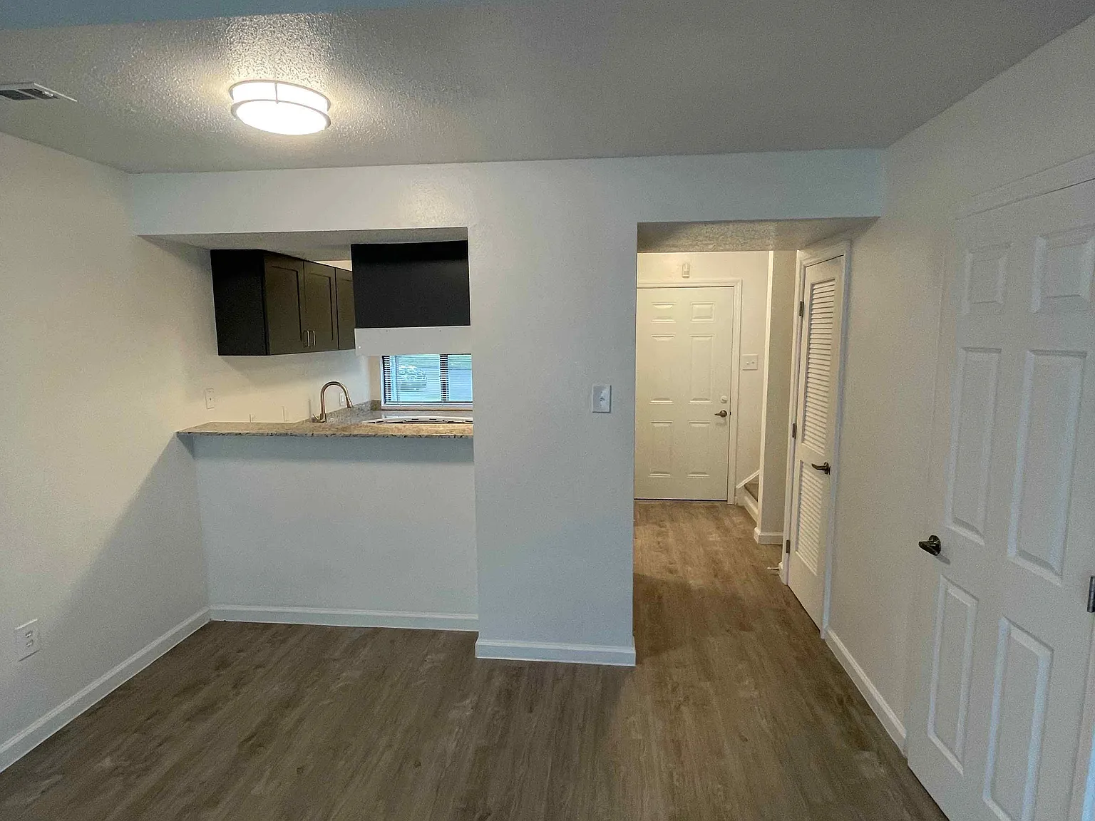 The Overlook Apartments — Photo 4