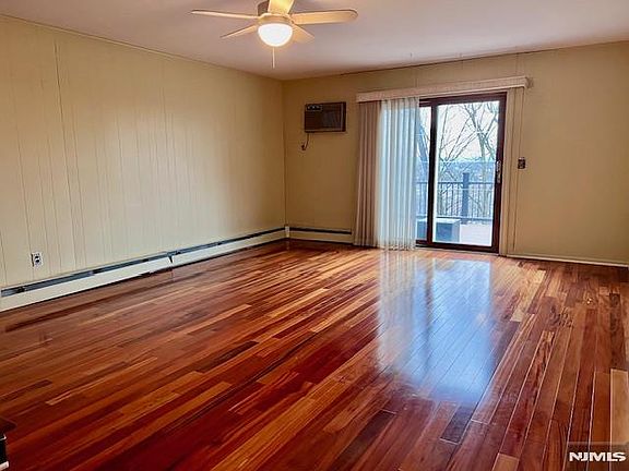 5th image of 661 Clinton Pl