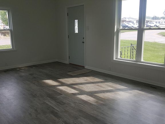 5th image of 2124 Grand Ave