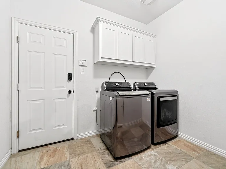 12305 Belmeade Dr — Photo 35
