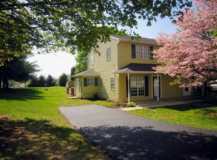 810 Hilltop Dr, Mount Joy, PA 17552
