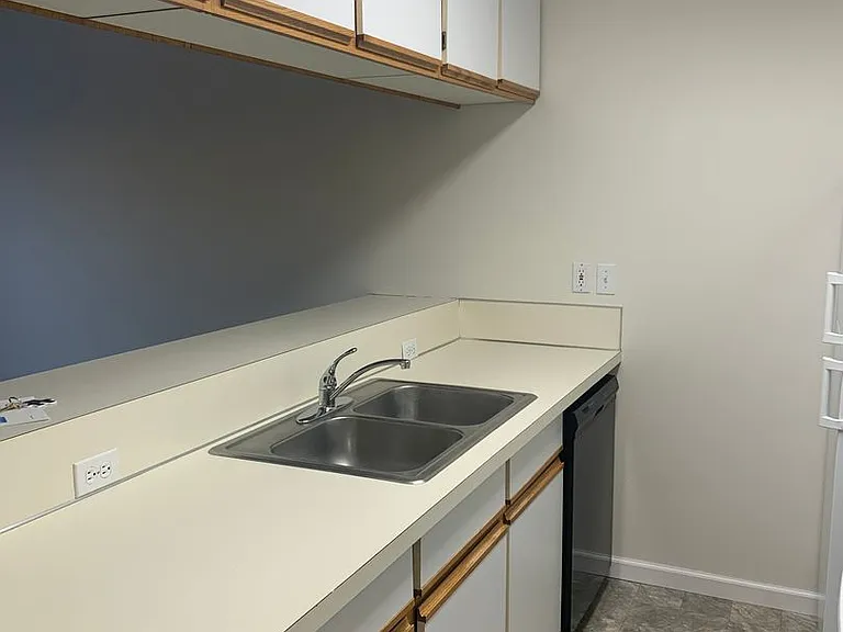 2211 NE Holliday Ave #1 — Photo 10