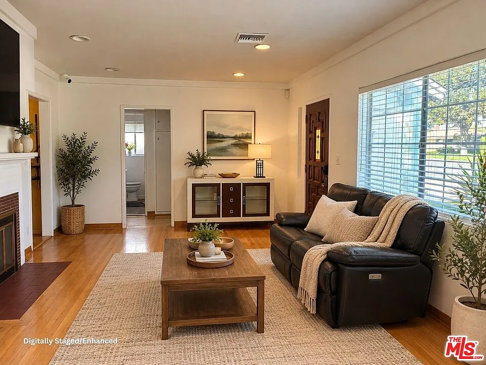 2 bed, 1.5 bath, 1085 sqft, $5,450 — Photo 4