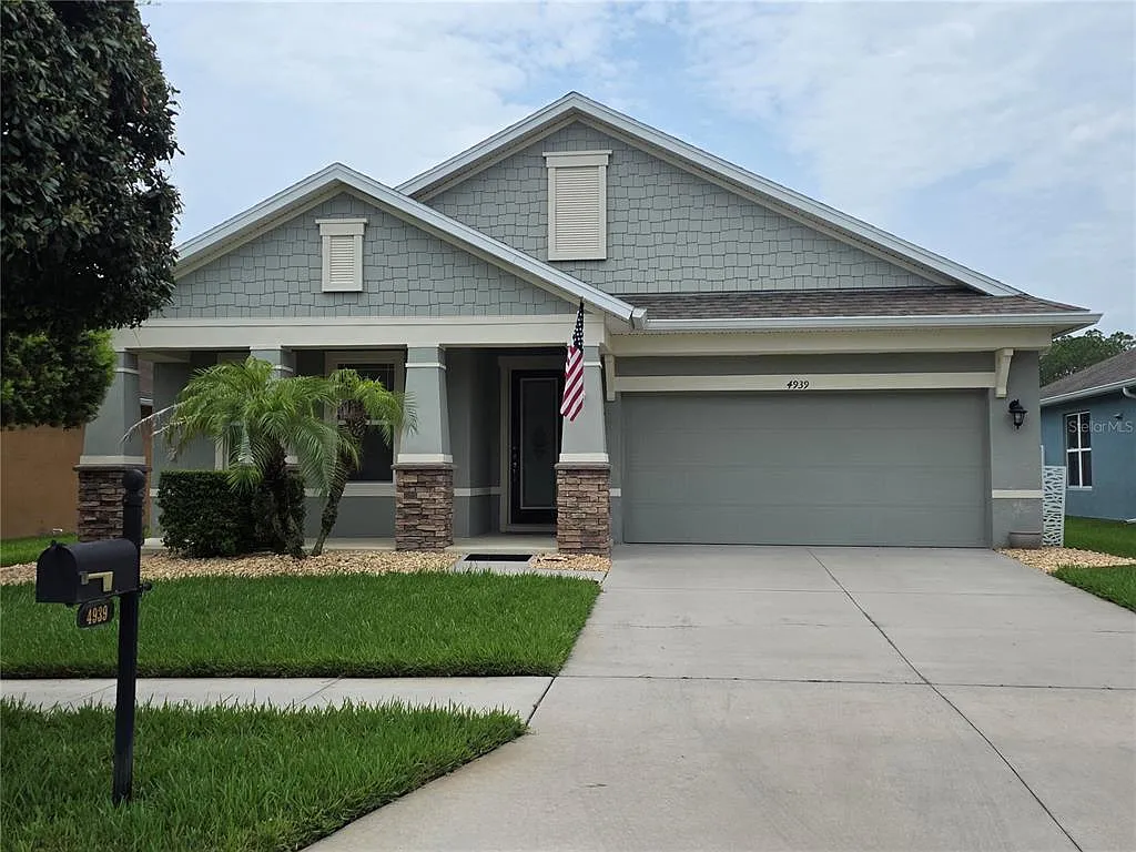 3 bed, 2.0 bath, 2046 sqft, $2,550 — Photo 1