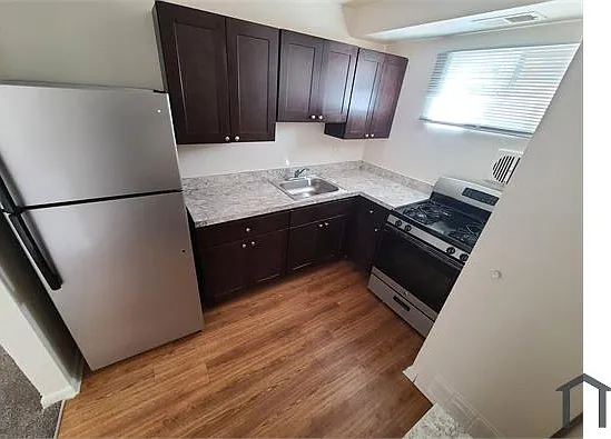 1 bed, 900 sqft, $1,250 — Photo 2