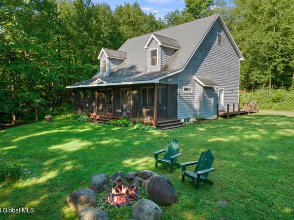 17 Lakeview Way, Schroon Lake, NY 12870