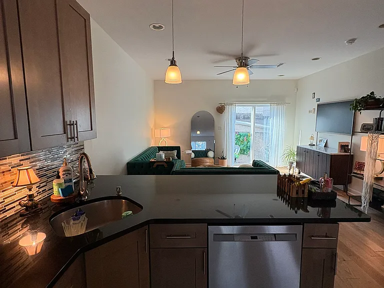 2516 Grays Ferry Ave — Photo 24