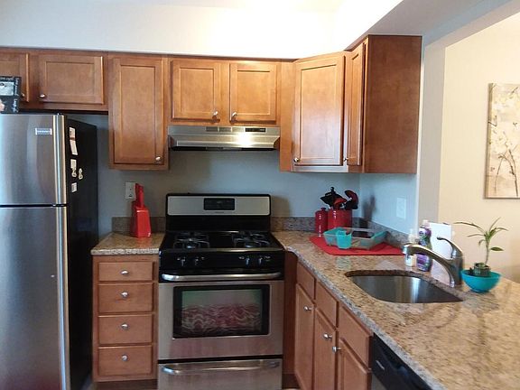 4th image of 156 Bradford Ct