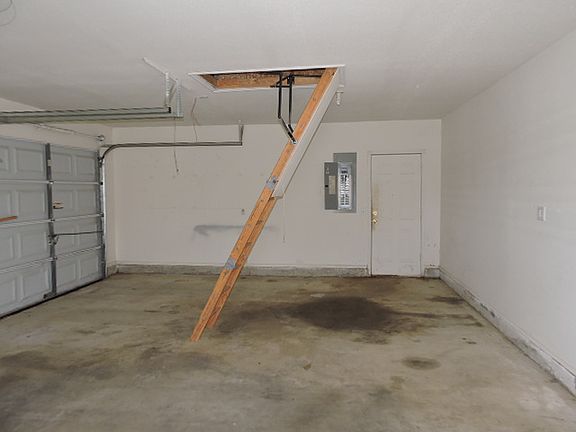 4th image of 4721 SE 43rd St