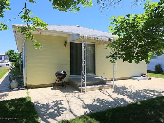 5th image of 53 Castle Harbor Dr