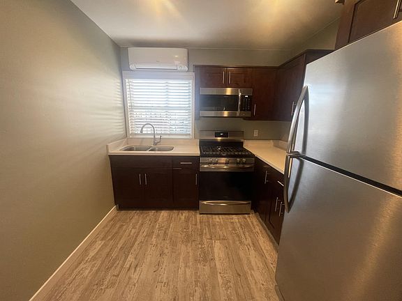4th image of 2340 Jefferson St APT 2