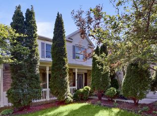 1898 Lake Shore Dr, Romeoville, IL 60446