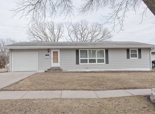 173 Sunrise Dr NW, Cedar Rapids, IA 52405